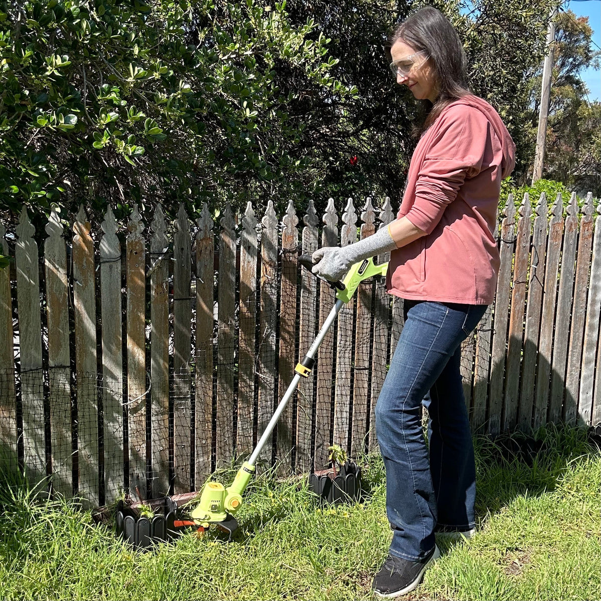 How to Use a Whipper Snipper the Right Way
