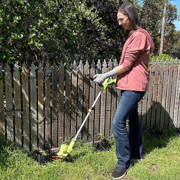 How to Use a Whipper Snipper the Right Way